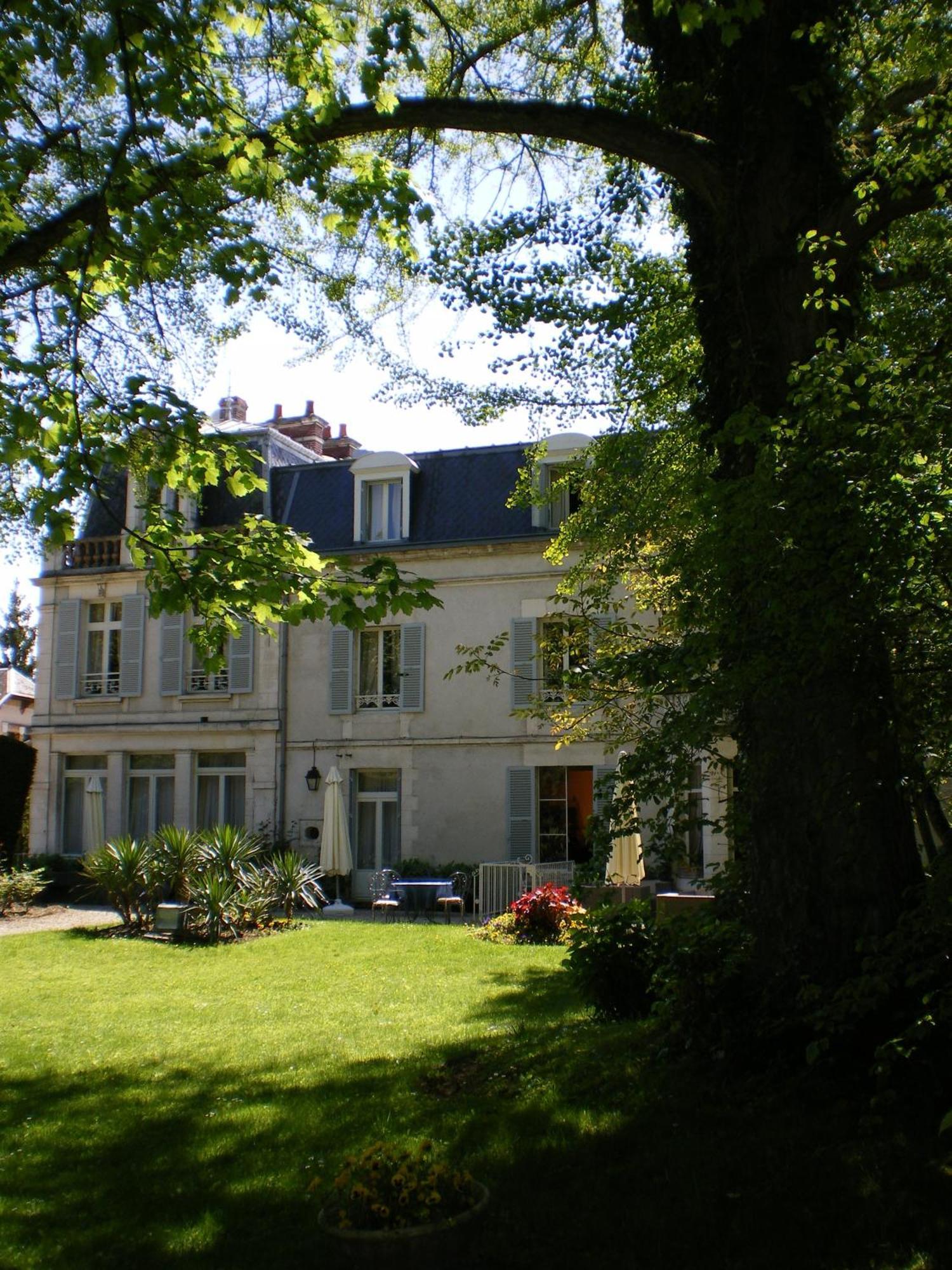Hotel Les Marechaux โอแซร์ ภายนอก รูปภาพ